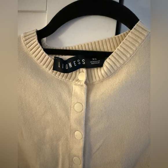 Revolve Lioness Ivory Cream Button-Up Cropped Cardigan XS - Picture 7 of 8